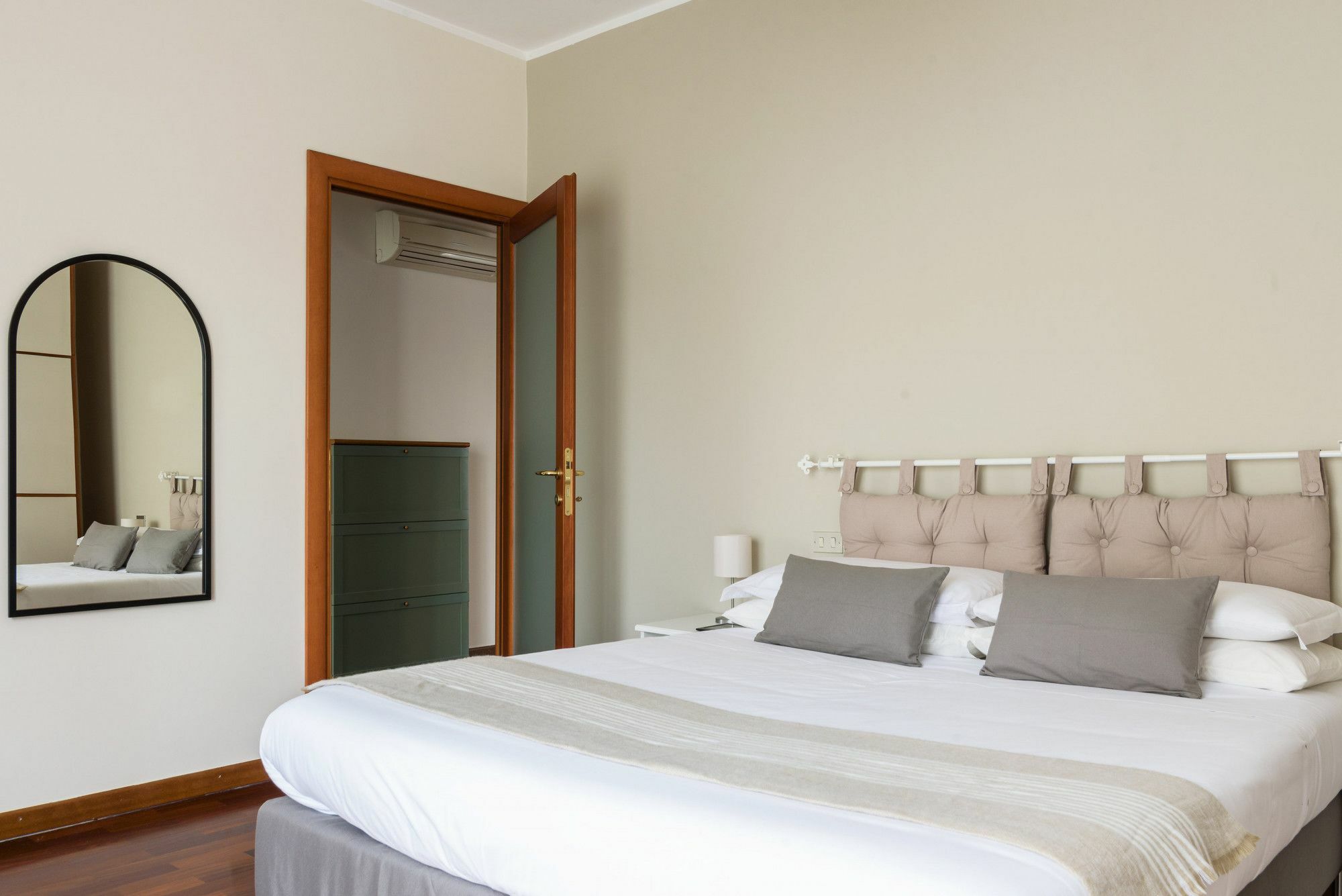 Homeathotel - Reina Apartment Milan